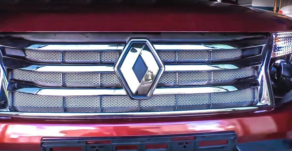 Montaż siatki ochronnej w Dusterze - tuning Dacia Duster