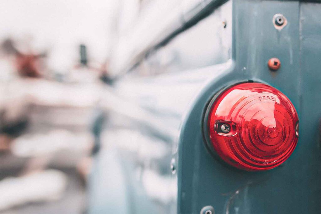 Wymiana żarówek tylnej lampy w nowym Dacia Duster